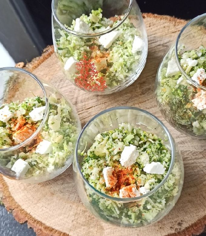 Une photo de Taboulé de brocoli, chou fleur, feta et grenade