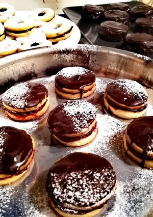 GM meggyes linzer és isler recept fotója