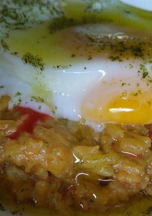 Una foto de Paella de mariscos de latas de conserva