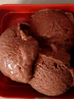 சாக்லேட் ஐஸ்கீரீம் (Chocolate icecream recipe in tamil) செய்முறை முக்கிய புகைப்படம்