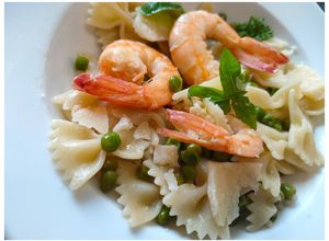 Une photo de Farfalles aux  crevettes et aux petits pois