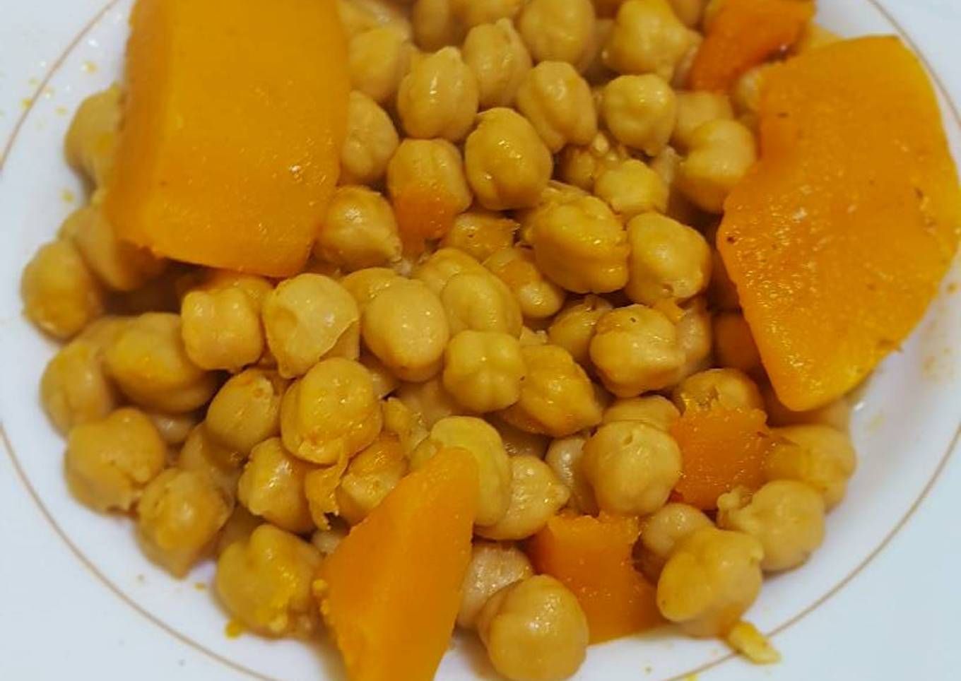 Boronia con garbanzos y carne en olla rápida