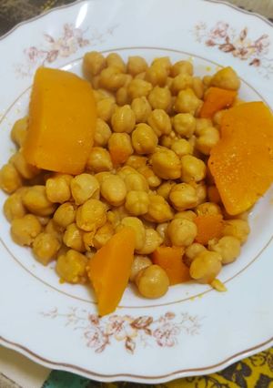 Una foto de Boronia con garbanzos y carne en olla rápida