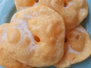 Una foto de tortas fritas