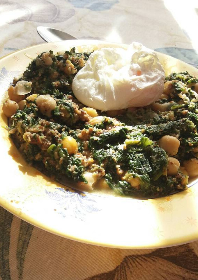 Una foto de Espinacas con almendra y garbanzos