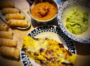 Foto principal de Cena venezolana: cachapas con carne, tequeños y salsa guasacaca