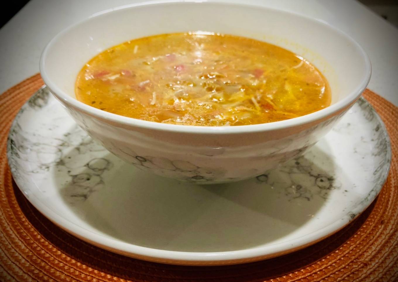 Sopa liviana de verduras con carne y fideos