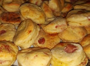 Una foto de Bizcochitos de jamón y queso