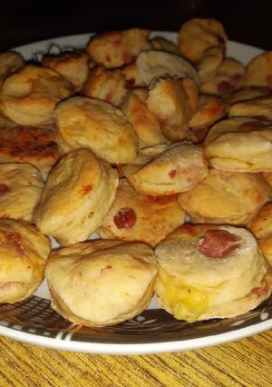Una foto de Bizcochitos de jamón y queso