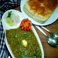 A picture of Hariyali Pav Bhaji.