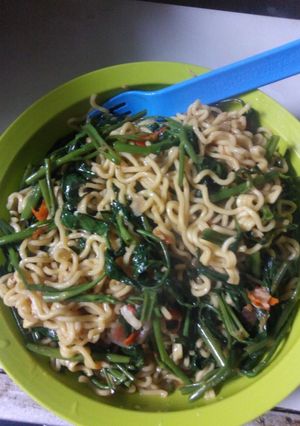 Foto resep Tumis kangkung campur mie