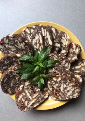 O poză a rețetei Salam de biscuiți cu goji și cocos.