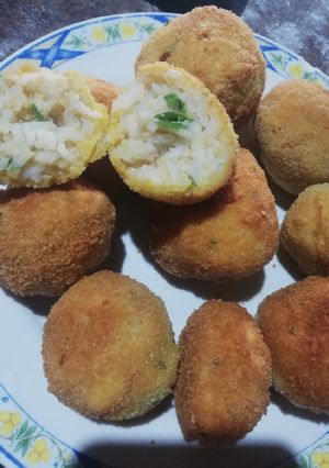 Una foto de Croquetas de arroz😍😍😍