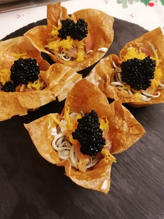 Una foto de Canapés de Gulas & Ahumados