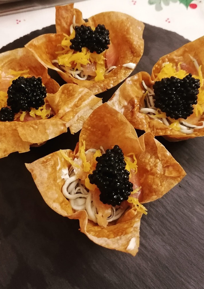 Una foto de Canapés de Gulas & Ahumados
