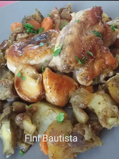 Una foto de Pollo al ajillo al vino dulce