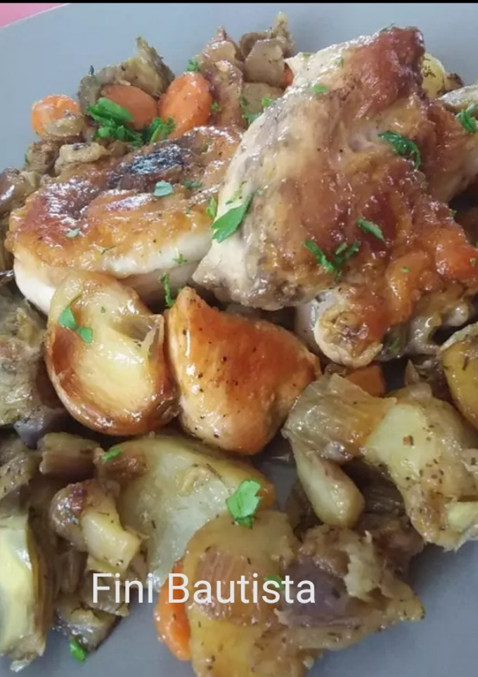 Una foto de Pollo al ajillo al vino dulce