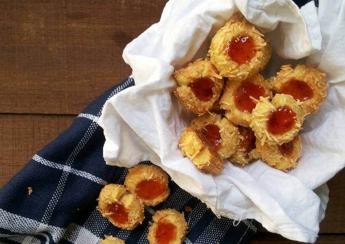 Strawberry thumbprint cookies with cheese