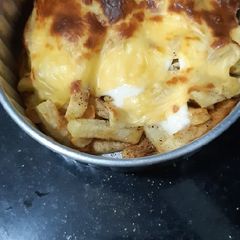 A picture of Cheese french fries.