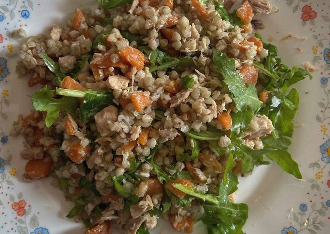 Grano saraceno con carote, zenzero e tonno