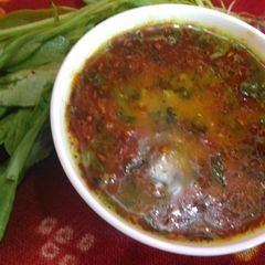 A picture of Lehsun palak dal.