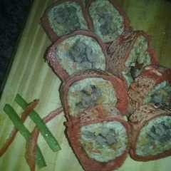 A picture of Rolls de zanahoria y bife de chorizo.