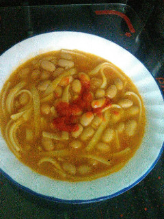 Una foto de Porotos con riendas