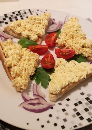 Egyszerű tojáskrém recept fotója