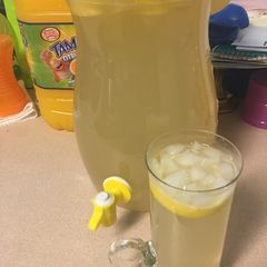 A picture of Homemade tangy lemonade.