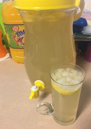 A picture of Homemade tangy lemonade.