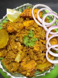 पोहे भुजिंग (Poha bhujing recipe in marathi) रेसिपी चे मुख्य फोटो