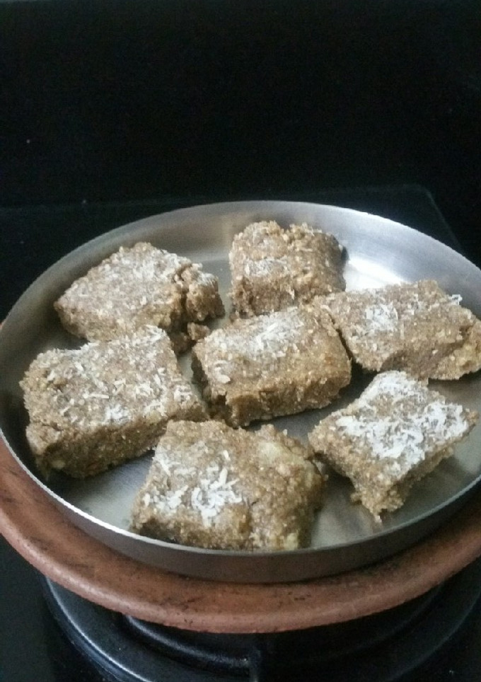 રાગી બદામ પાક(ragi badam pak in gujarati) રેસીપી મુખ્ય ફોટો