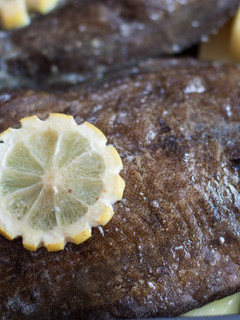 Una foto de Lenguado al horno estilo Meunière