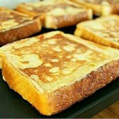 A picture of French Toast.