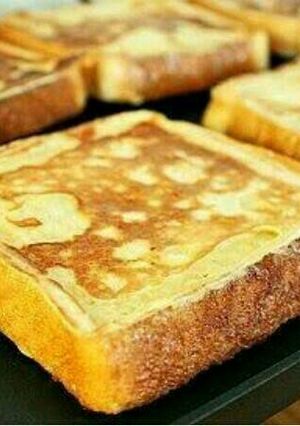 A picture of French Toast.