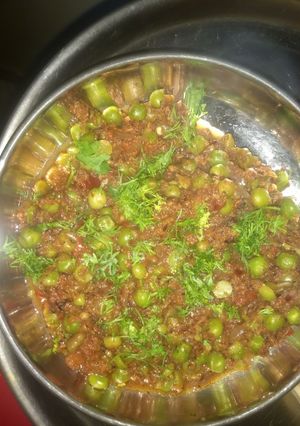 A picture of Hírwaa Vataane Ambti Bhaaji (हिरवा वटाने अंबटी भाजी).