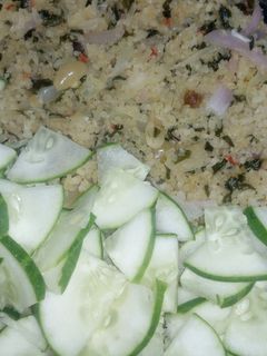 Dambun shinkafa da cucumber ainihin hoton girkin