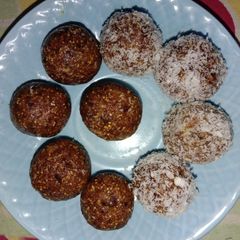 A picture of Anjeer ke laddu.