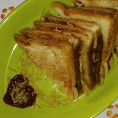 A picture of Veg Masala Toast.