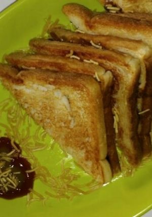 A picture of Veg Masala Toast.