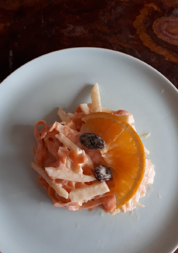 Una foto de Ensalada dulce manzana y zanahoria