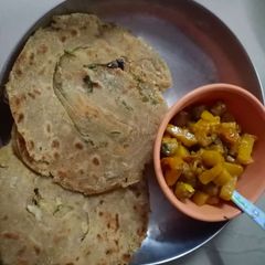 A picture of Garlic lacha paratha.