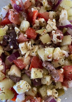 A picture of Traditional Greek Salad.