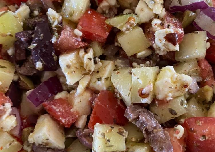 How to Prepare Speedy Traditional Greek Salad