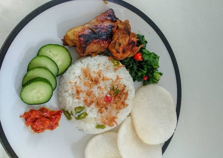 Cara Gampang Menyiapkan Nasi Liwet + Ayam Bakar Solo yang Bikin Ngiler