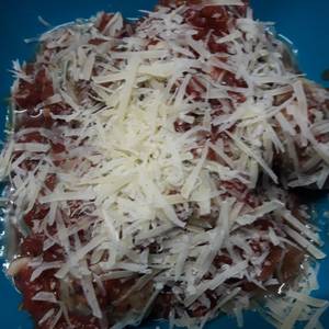 Albóndigas de acelga y ricota, con salsa de tomate cruda