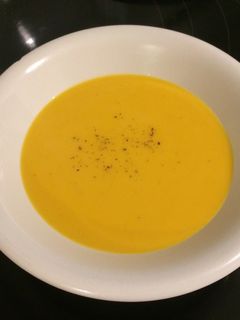 Una foto de Crema de calabaza y leche de coco al curry (Thermomix)