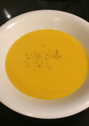 Una foto de Crema de calabaza y leche de coco al curry (Thermomix)