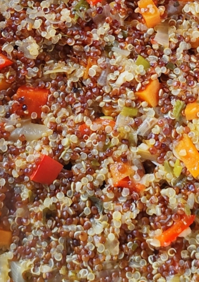 Una foto de Quinoa con verduras
