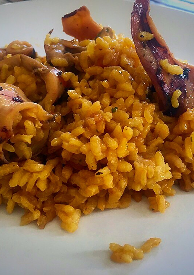 Una foto de Arroz de calamares (con Salmorreta)